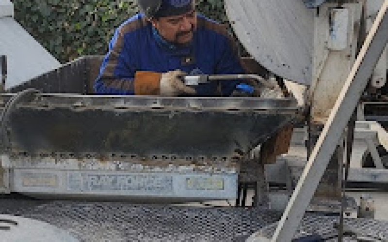 JORGE WELDING and Road Repair Service Mobile 24 / 7. Se Habla Español